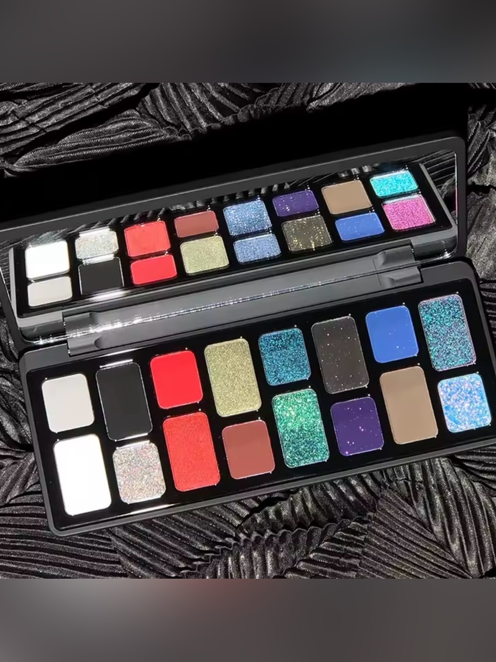 Vibrant Multi-Color Women’s Eyeshadow Palette – Bold & Shimmer
